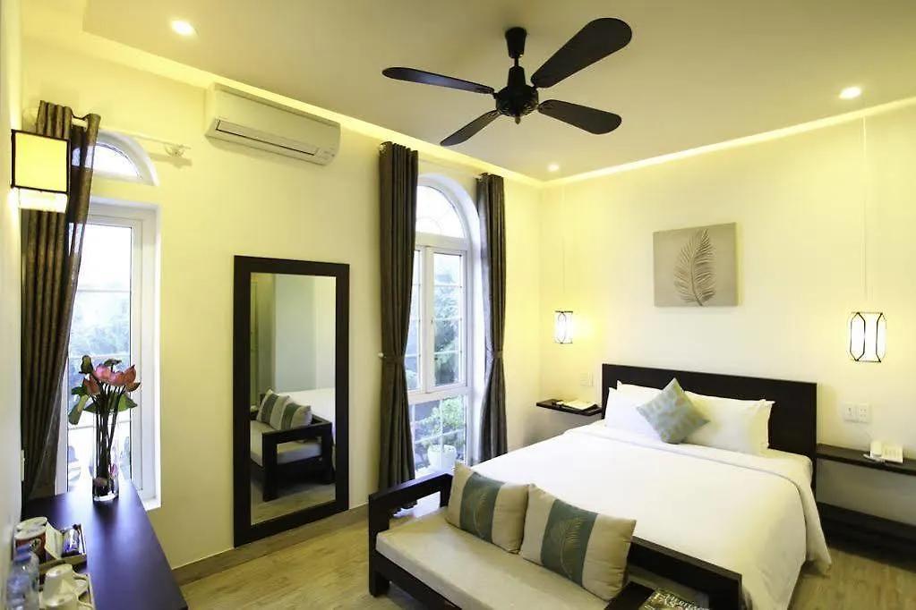 Vaia Hoi An Boutique Hotel 3*,